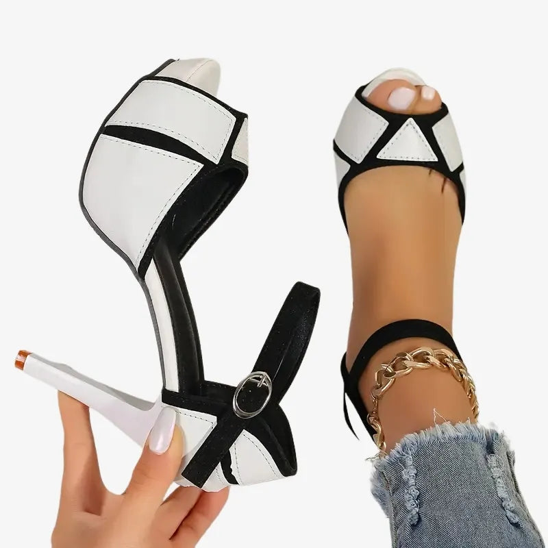 Sandales à Talon Haut Noir et Blanc – Élégance et Modernité