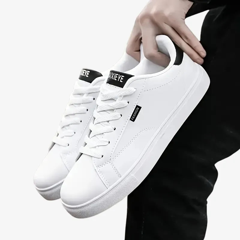 Sneakers Blanches Élégantes et Polyvalentes