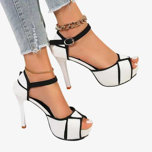 Sandales à Talon Haut Noir et Blanc – Élégance et Modernité