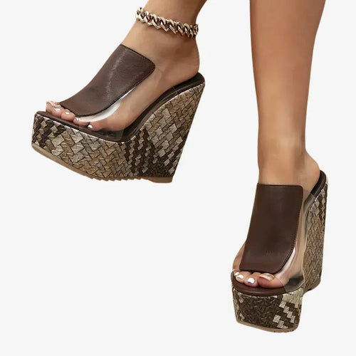 Mules à Talons Compensés Tressés – Élégance et Originalité