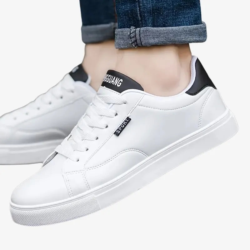 Sneakers Blanches Élégantes et Polyvalentes